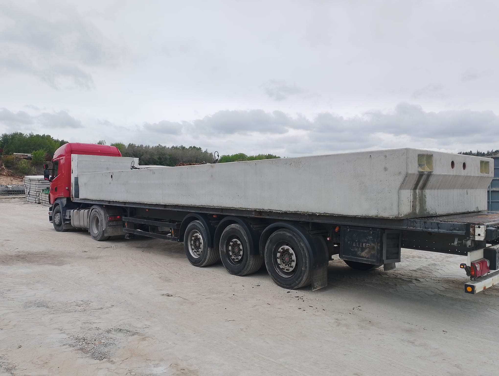Transport wielkogabarytowych prefabrykatów betonowych